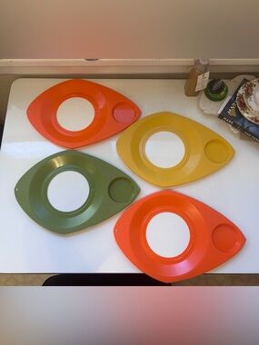 Vintage Lunch Trays GUC holds paper plate 1970s camping picnic Avocado Green